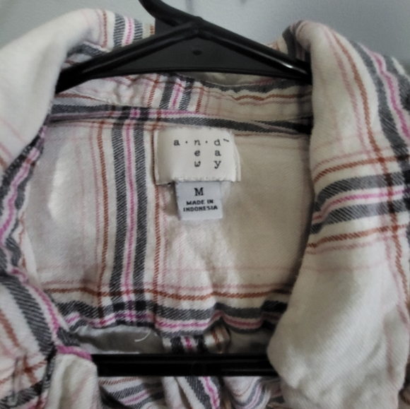 Button up - Picture 3 of 4